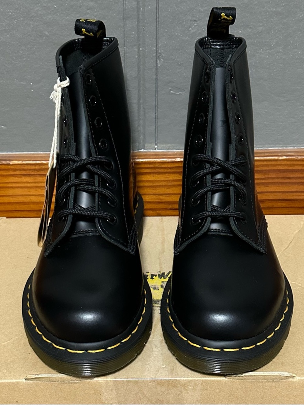 Dr. Martens Smooth Leather Lace Up Boots 1460 New in Box